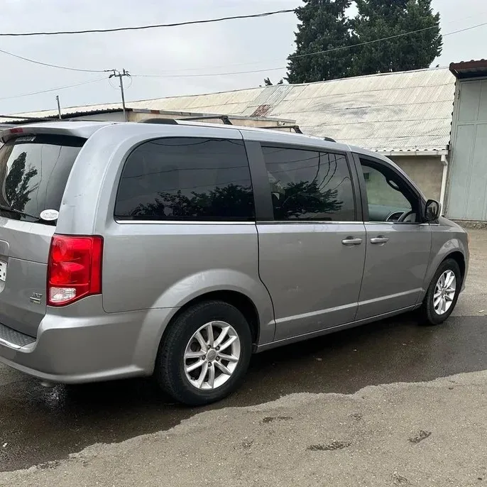 Dodge Grand Caravan photo 5