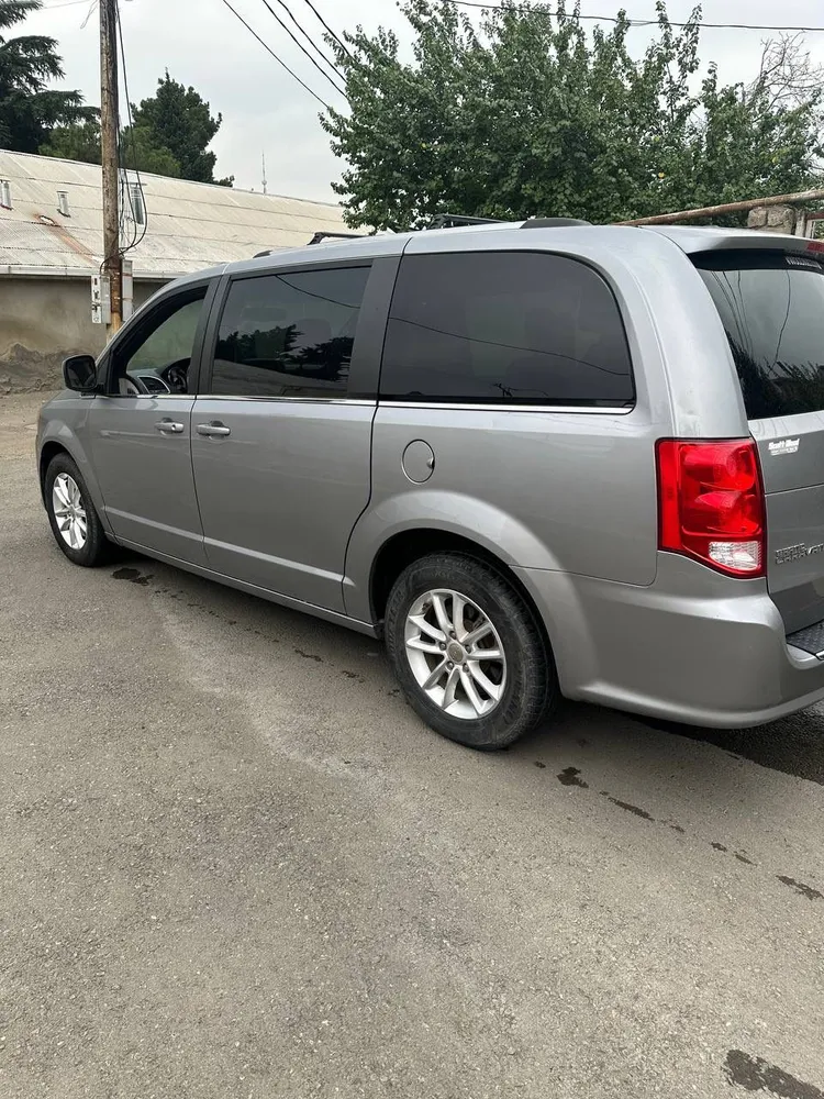 Dodge Grand Caravan photo 3