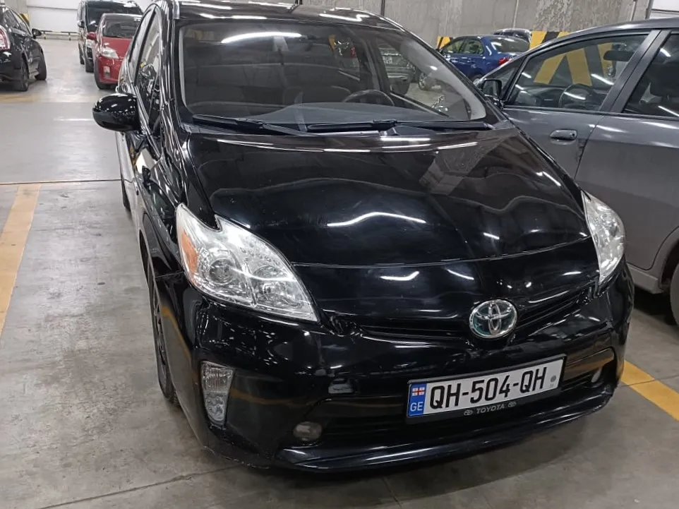 Toyota Prius photo 3