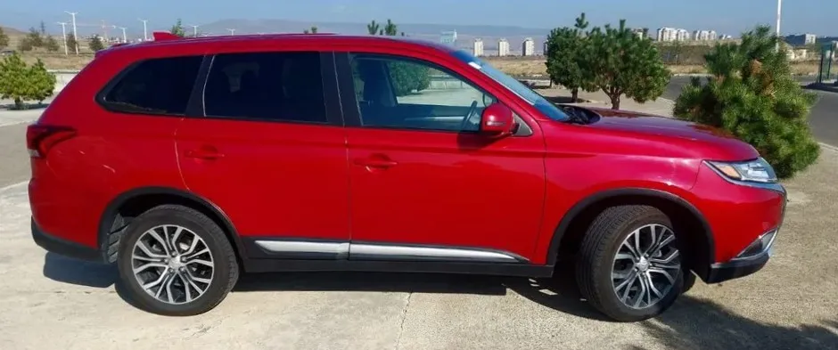 Mitsubishi Outlander photo 3