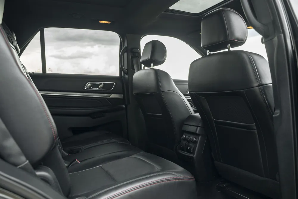 Ford Explorer 7-seater photo 9