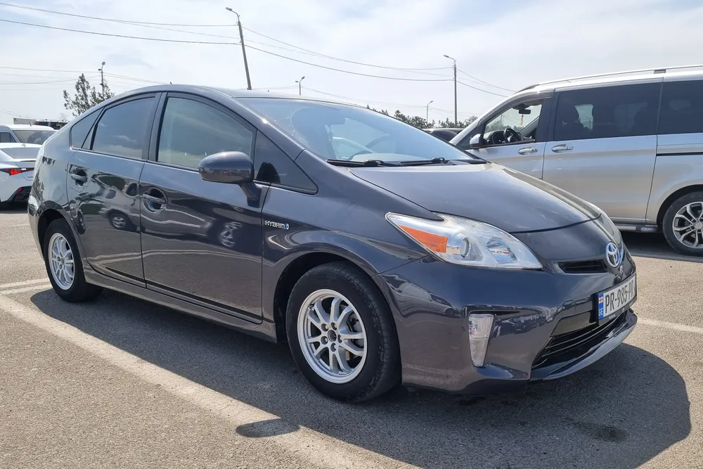 Toyota Prius photo 6