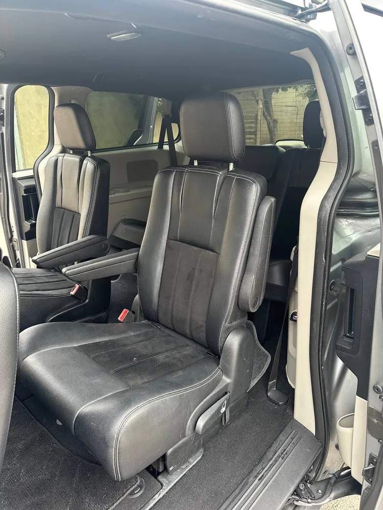 Dodge Grand Caravan photo 6