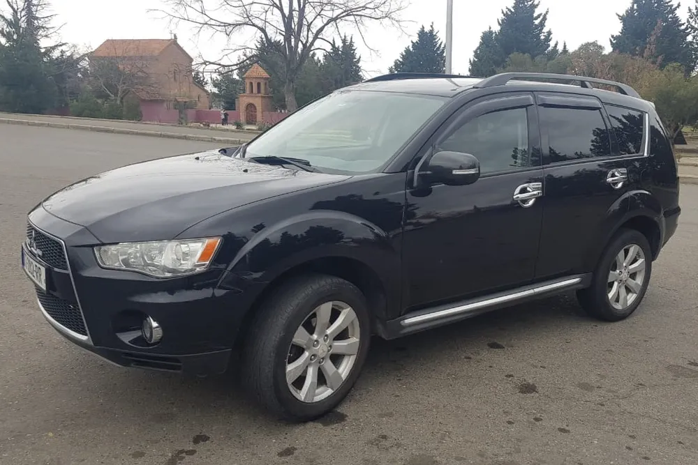 Mitsubishi Outlander photo 2