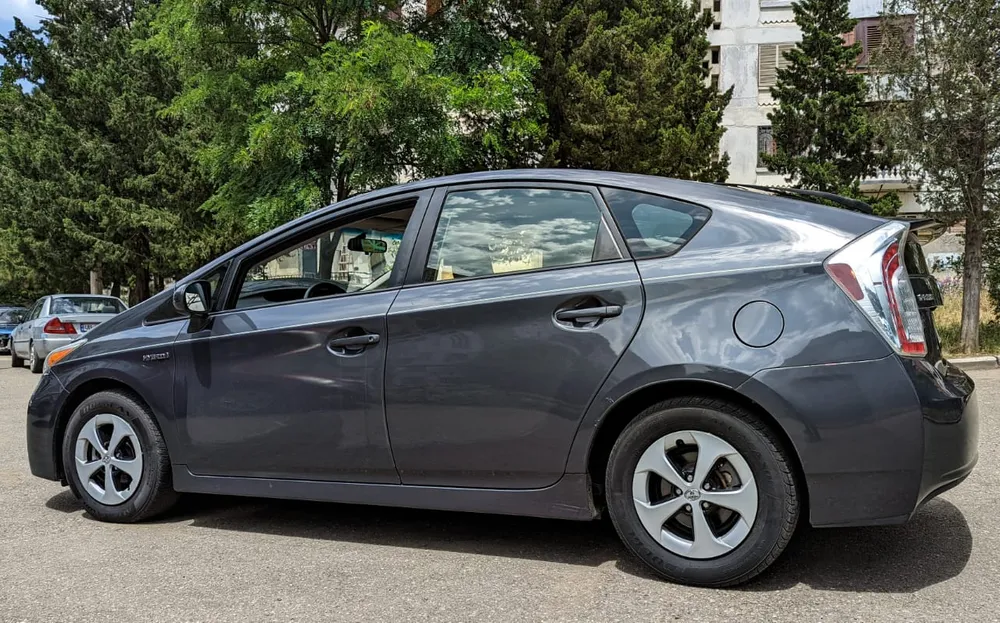 Toyota Prius photo 4
