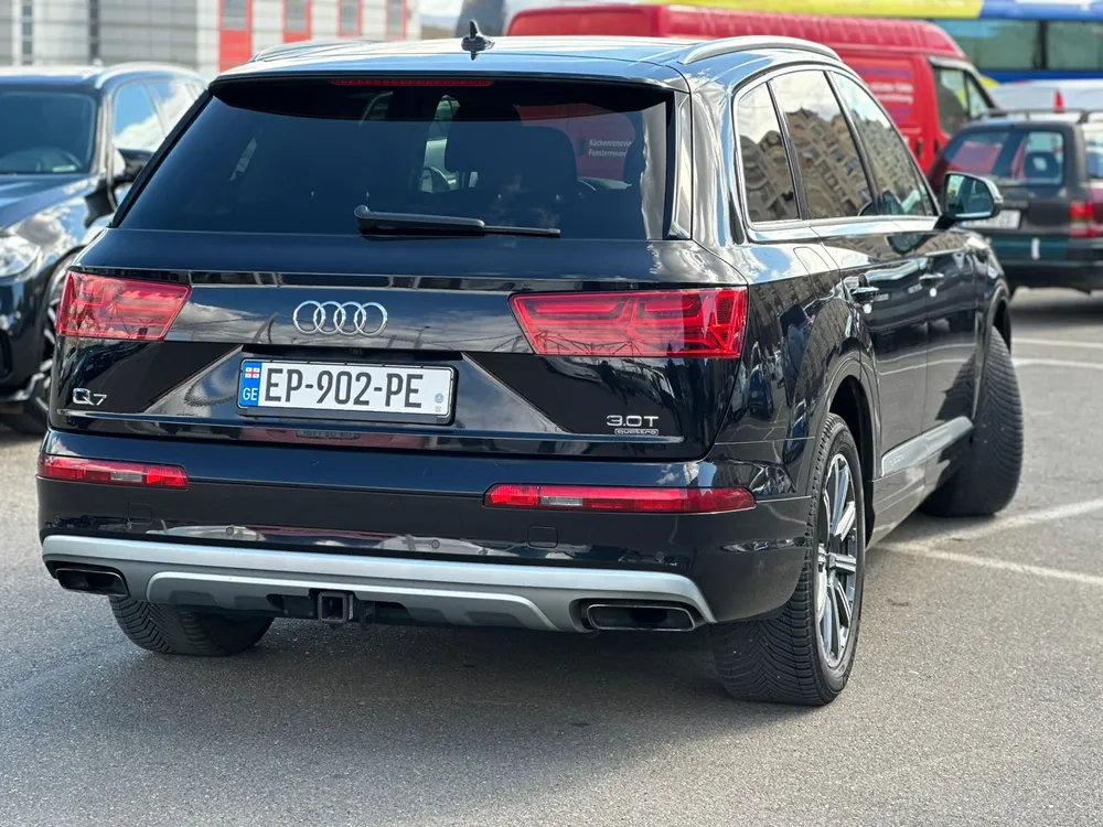 Audi Q7  photo 11