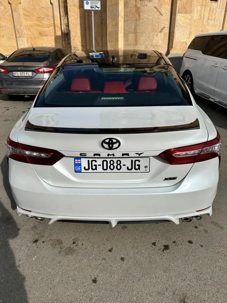 Toyota Camry photo 2