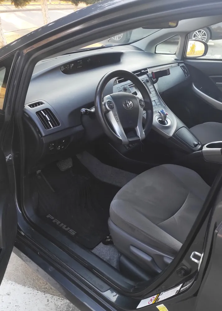 Toyota Prius photo 7