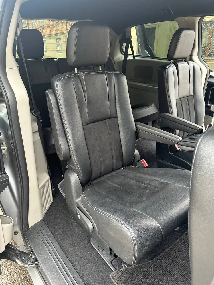 Dodge Grand Caravan photo 7