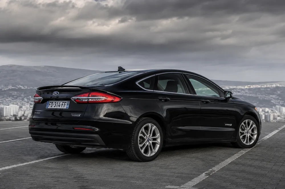Ford Fusion Titanium Hybrid photo 3