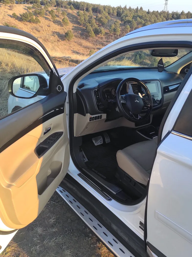 Mitsubishi Outlander photo 8