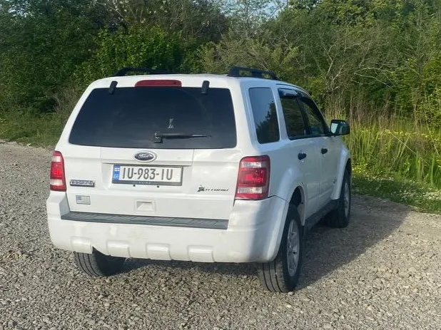 Ford Escape photo 2