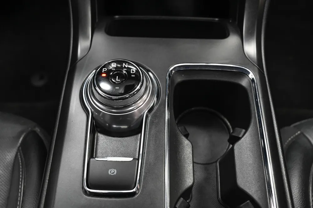 Ford Fusion Titanium Hybrid photo 9