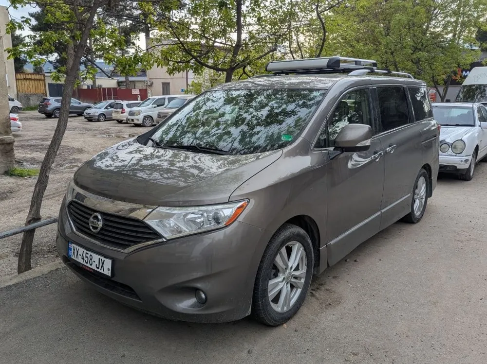 Nissan Quest photo 2