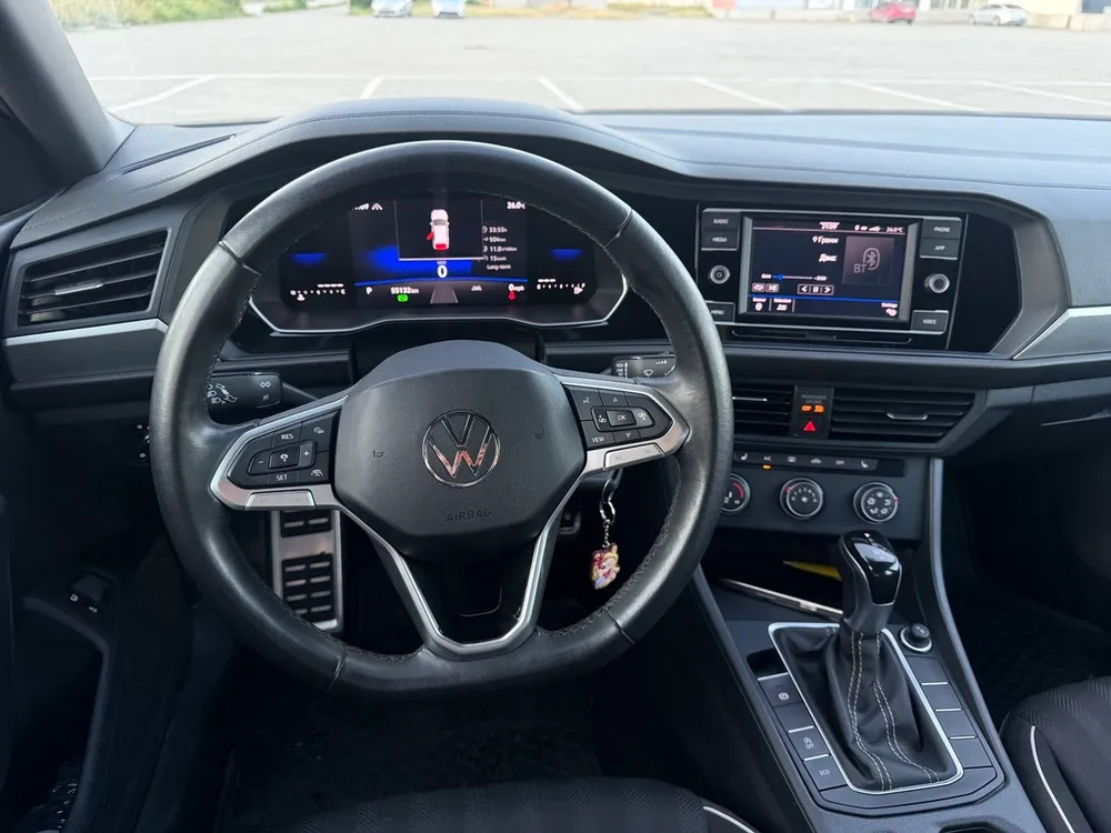 VW Jetta photo 11