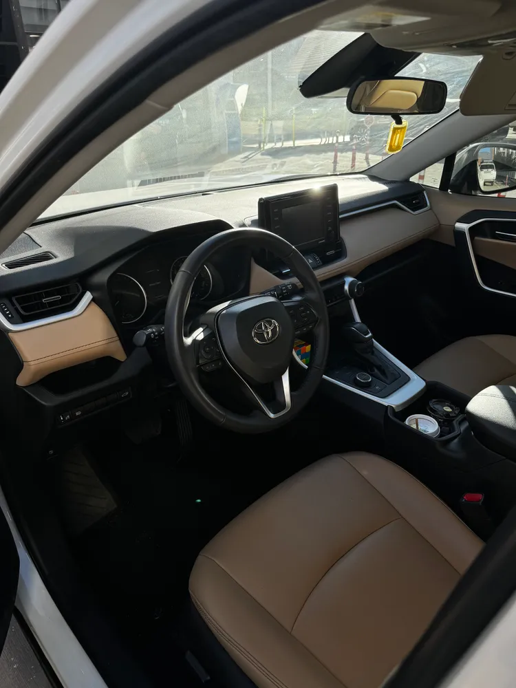 Toyota RAV-4 photo 2