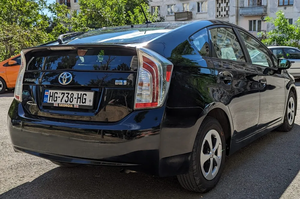 Toyota Prius photo 3