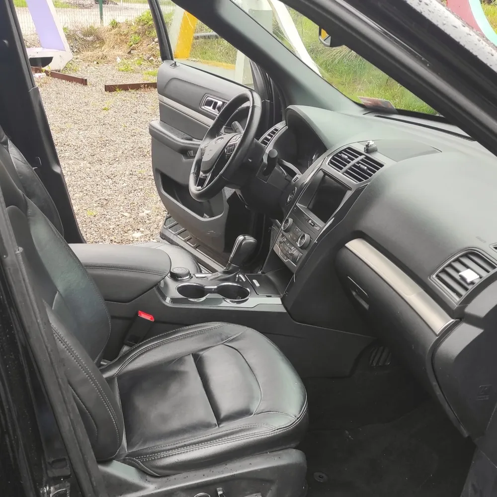 Ford Explorer photo 5