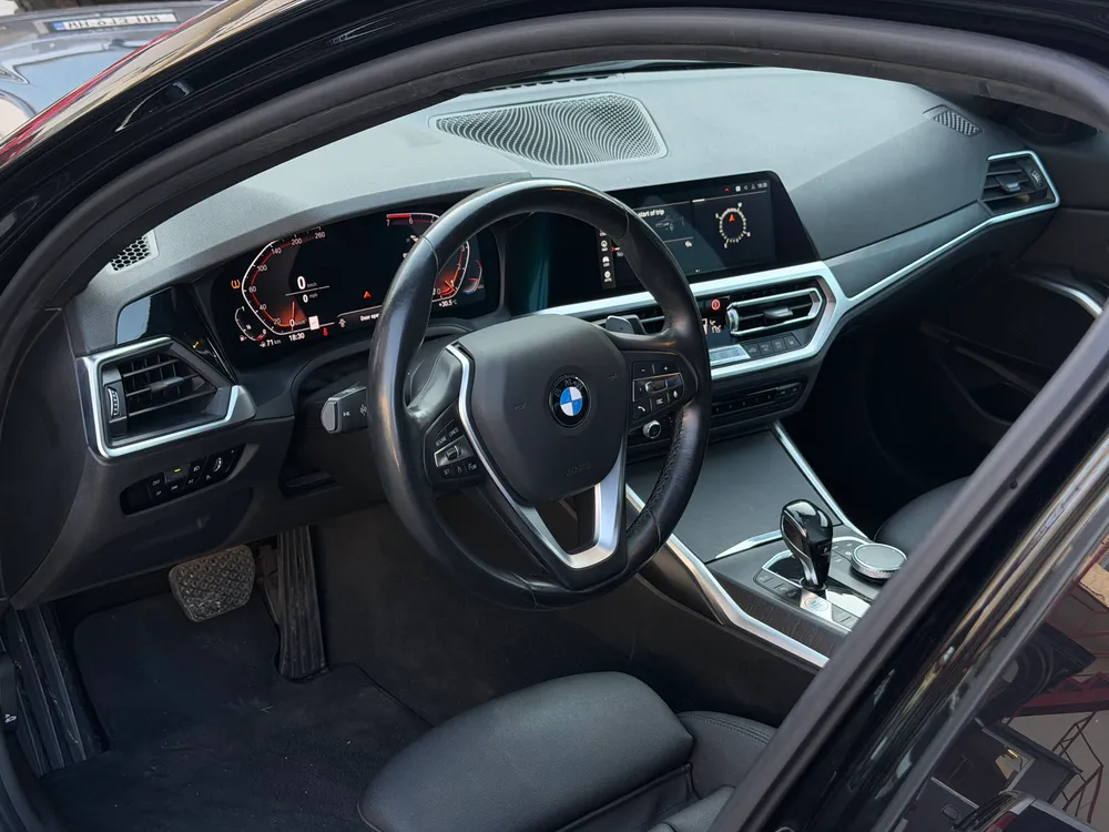 BMW 330i photo 7