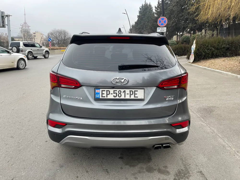 Hyundai Santa FE photo 2