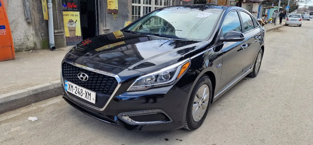 Hyundai Sonata photo 2