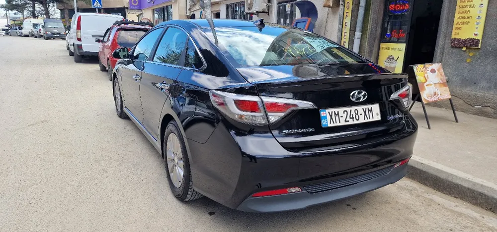 Hyundai Sonata photo 8