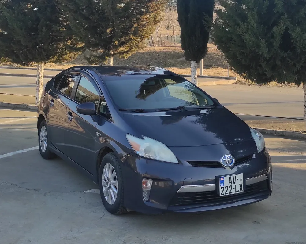 Toyota Prius photo 2
