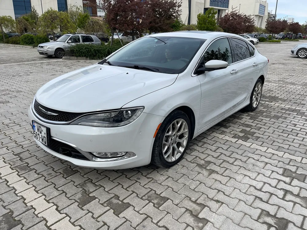 Chrysler 200 photo 4