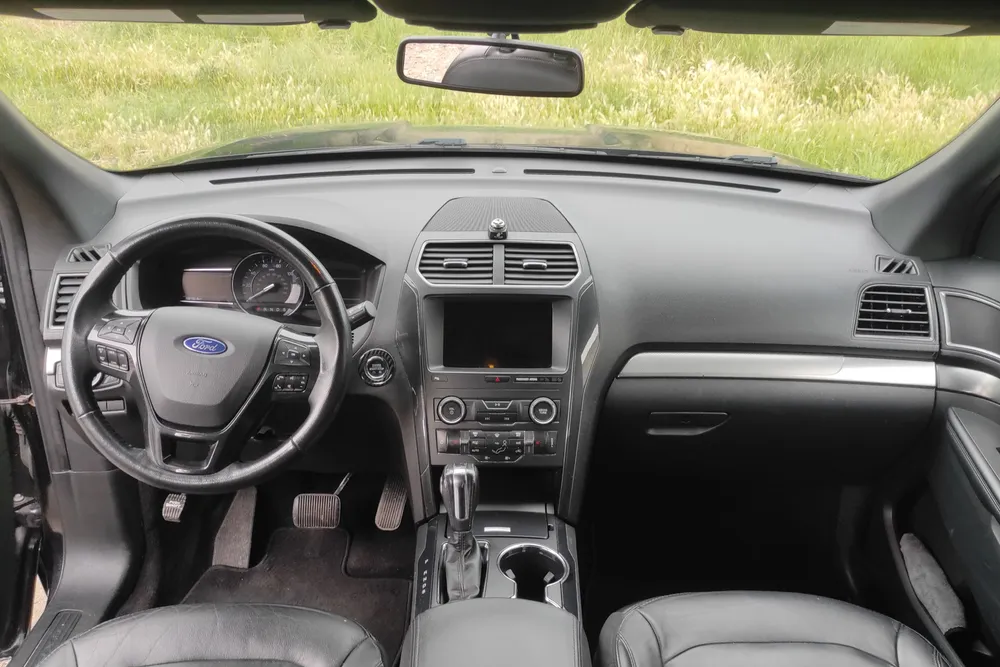 Ford Explorer photo 3